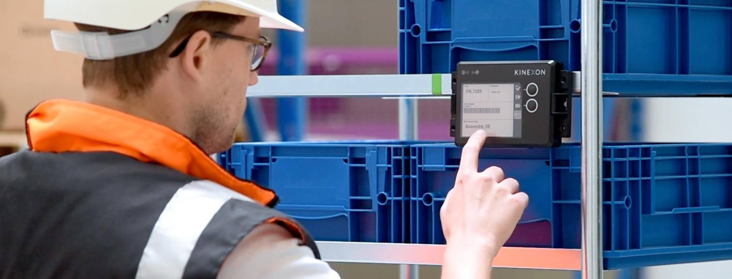 A man checking the Kinexon ePaper tag on an order.